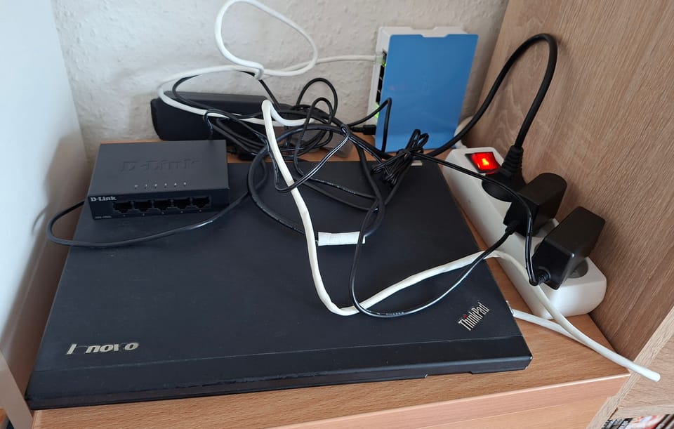 Create a homelab network without Ethernet?